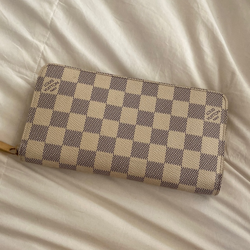 Louis Vuitton | 2007 Damier Azur Pattern Zippy Wallet - Picture 12 of 13